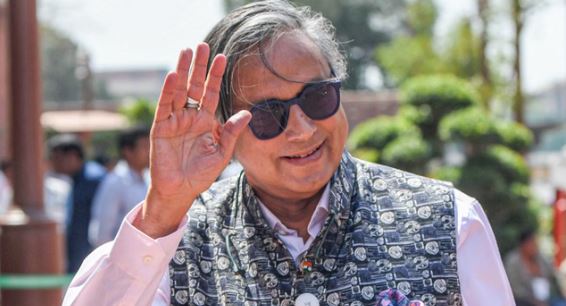 केरल में शशि थरूर के काफिले पर हमला, गनमैन और ड्राइवर से मारपीट