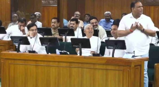 उत्तराखंड विधानसभा- महिला आरक्षण के मुद्दे पर गरमाया सदन, बाहर सड़कों पर कांग्रेसियों का प्रदर्शन