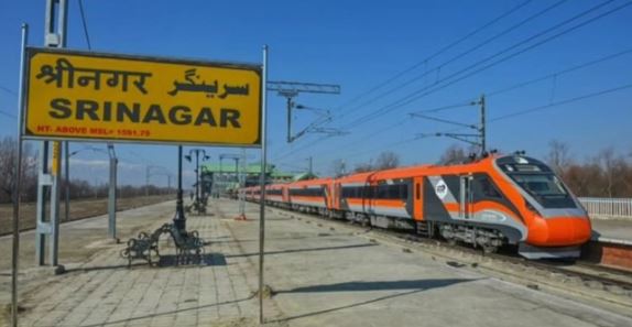 आज श्रीनगर-जम्मू वंदे भारत को हरी झंडी दिखाएंगे रेल मंत्री वैष्णव, 2 मई से शुरू होंगी नियमित सेवाएं