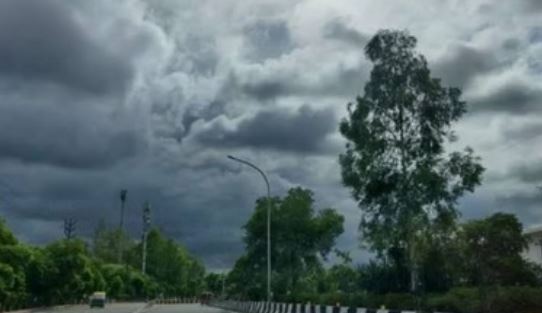 मौसम अपडेट: उत्तर से दक्षिण तक कहीं तेज बारिश तो कहीं ओले, किसानों पर बढ़ा खतरा