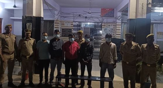 घर में ही चल रहा था देह व्यापार का धंधा, 3 महिलाओं समेत सात गिरफ्तार
