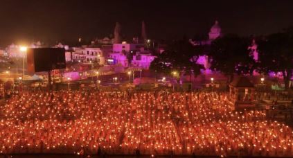 अयोध्या- सरयू आरती में पुजारियों के लिए ड्रेस कोड लागू, हर दिन के हिसाब से तय किए गए हैं परिधानों के रंग