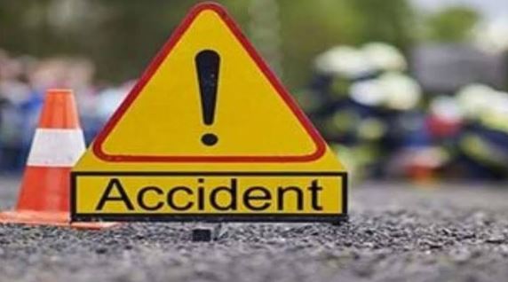 अयोध्या- पूर्वांचल एक्सप्रेसवे पर बस, ट्रक और ट्रैक्टर की भिड़ंत, 3 की मौत, दो की हालत गंभीर