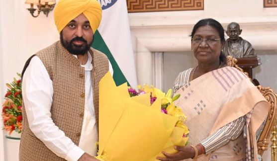 राष्ट्रपति भवन पहुंची आप: राघव चड्ढा ने लगाए उत्पीड़न के आरोप, CM मान बोले-सात एमपी की मान्यता रद्द हो