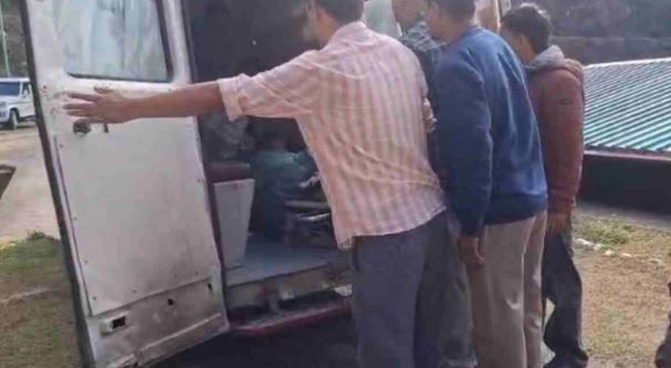 चमोली Accident: चमोली में अनियंत्रित कार खाई में गिरी, दुर्घटना में 3 लोगों की मौत और तीन घायल