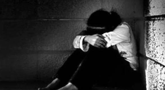 रिश्ते शर्मसार: चचेरे भाई ने बंधक बनाकर किया दुष्कर्म, 1 साल से कर रहा हैवानियत, युवती हुई गर्भवती