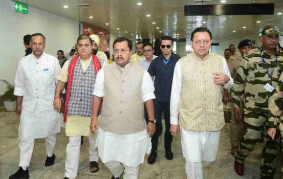 देहरादून- दून पहुंचे BJP के राष्ट्रीय अध्यक्ष नितिन नवीन, एयरपोर्ट पर पारंपरिक अंदाज में हुआ स्वागत