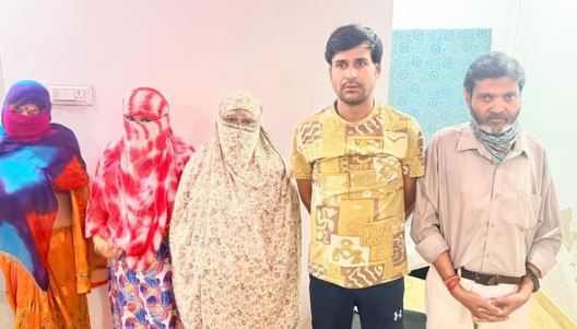 जिस्मफरोशी का खुलासा-: होटल के 10 कमरों में लगे थे ‘हिडन कैमरे’, बेचता था कपल्स के अश्लील वीडियो