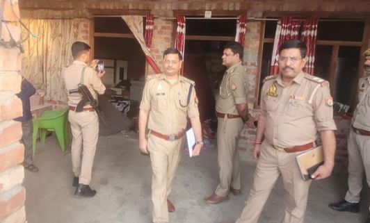बड़ी वारदात: बदमाशों ने परिवार को बंधक बनाकर की लूटपाट, दंपती की हालत नाजुक, मासूम को भी नहीं बख्शा