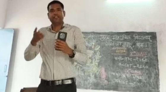 Bihar-: क्लासरूम में ताला, ऑफिस में हंगामा! स्कूल में ‘कुर्सी’ के लिए भिड़े शिक्षक, छात्राओं से बदसलूकी के आरोप