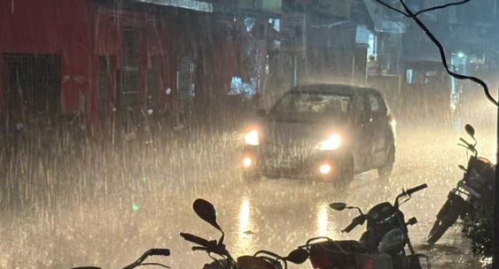 कहर: पूर्वांचल के चार जिलों में 36 लोगों की मौत, 50 से ज्यादा लोग घायल, मौसम की तबाही से हड़कंप