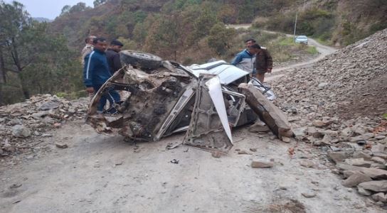 अल्मोड़ा Accident- भतरोंजखान में बड़ा हादसा, जागर कार्यक्रम से लौट रहे लोगों की कार खाई में गिरी, 3 की मौत