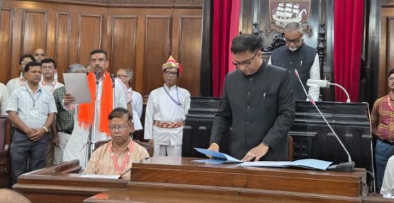 पश्चिम बंगाल- भवानीपुर से विधायक बने सीएम शुभेंदु, नंदीग्राम सीट छोड़ी, विधानसभा में भव्य शपथ ग्रहण समारोह
