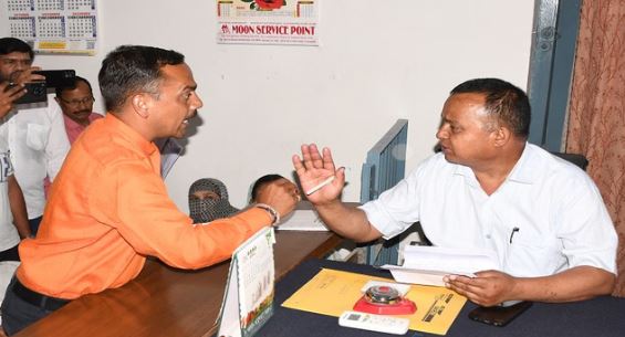 हल्द्वानी- तहसील दिवस पर अफसरों की गैरमौजूदगी पर फूटा लोगों का गुस्सा, पार्षद की नायब तहसीलदार से हुई नोकझोंक
