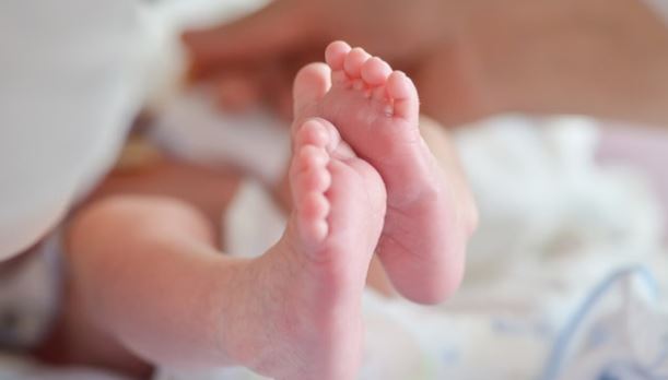रुड़की चलती ट्रेन में दर्दनाक घटना, मृत शिशु फेंका या गिरा, लक्सर आ रहा था दंपती