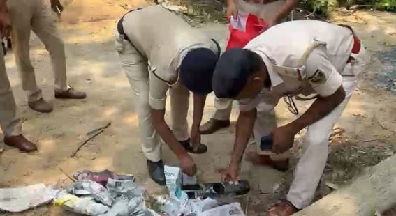 Bihar: सचिवालय के बाद अब CM हाउस के पास मिली प्रतिबंधित बोतलें, विपक्ष ने कहा-खोल दीजिए शराब