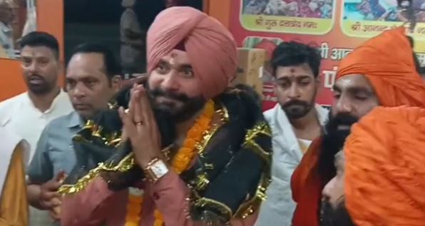 हरिद्वार- नवजोत सिंह सिद्धू पहुंचे हरिद्वार, माया देवी और भैरव मंदिर में टेका माथा