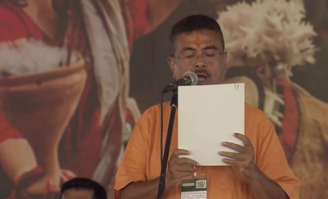 बंगाल- शुभेंदु अधिकारी का शपथ ग्रहण: बंगाल के नए CM बने शुभेंदु अधिकारी, PM मोदी के पैर छूकर लिया आशीर्वाद