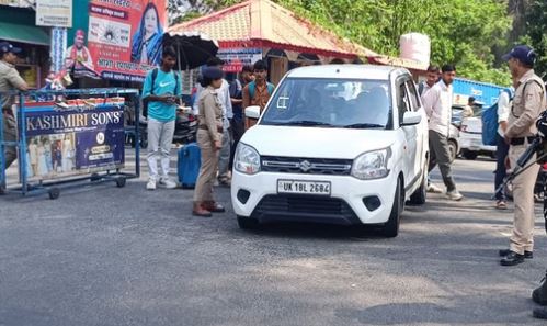 नैनीताल- ईद के दिन अस्थायी पार्किंग स्थलों पर रोके गए पर्यटकों के वाहन, शटल सेवा से भेजे गए नैनीताल और कैंचीधाम