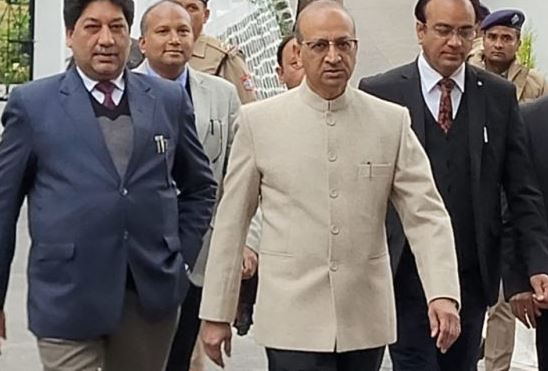 उत्तराखंड HC में ‘नो व्हीकल डे’ घोषित-: चीफ जस्टिस से लेकर सभी अधिवक्ता पैदल पहुंचे अदालत। 