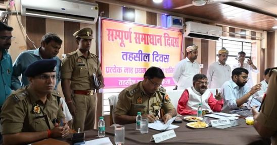 अयोध्या- संपूर्ण समाधान दिवस में जिलाधिकारी के नहीं आने से फरियादी मायूस
