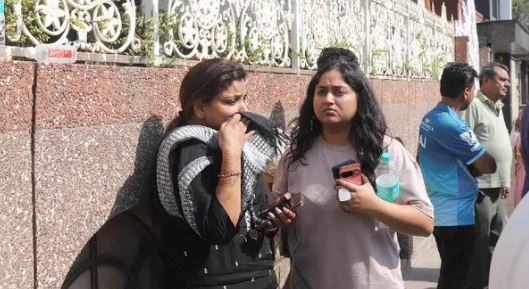 दिल्ली- भीषण अग्निकांड: विवेक विहार में एसी ब्लास्ट, 4 मंजिला इमारत में लगी आग, नौ की मौत, दो घायल