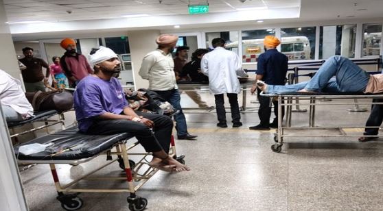 हिमाचल से दिल्ली जा रही वोल्वो बस छतबीड़ के पास पलटी, कई यात्री घायल, कुछ की हालत गंभीर