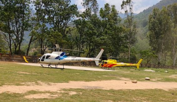 केदारनाथ क्षेत्र में अचानक खराब हुआ मौसम, 2 हेलीकॉप्टरों की हुई इमरजेंसी लैंडिंग