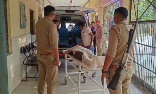 UP- रफ्तार का कहर: कार ने बाइक सवारों को रौंदा, पुजारी समेत दो की मौत, पौधे लगाने मंदिर जा रहे थे राकेश