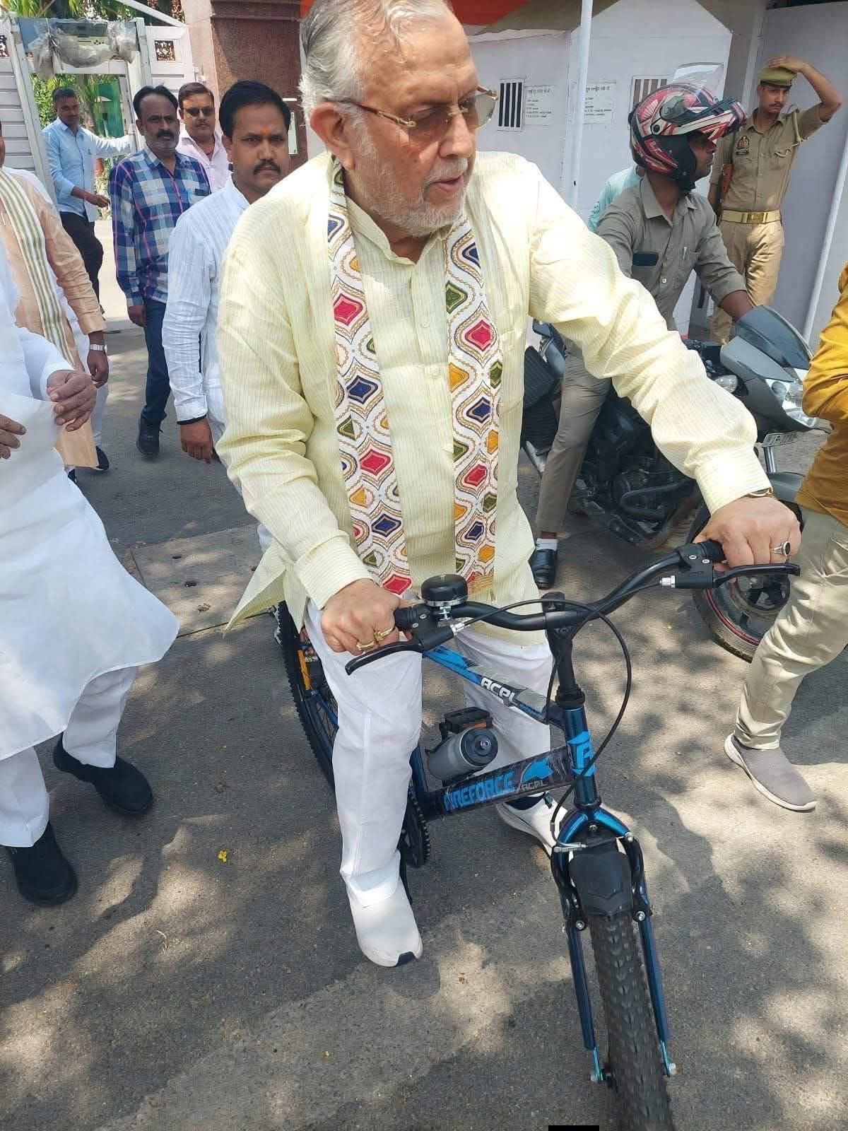 UP minister cycles to Vidhan Sabha, vows weekly ride to save fuel