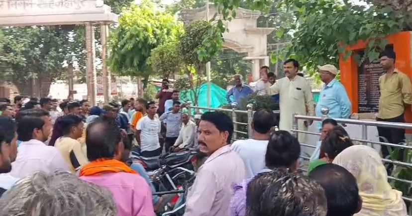Municipal sanitation workers’ strike continues for second day