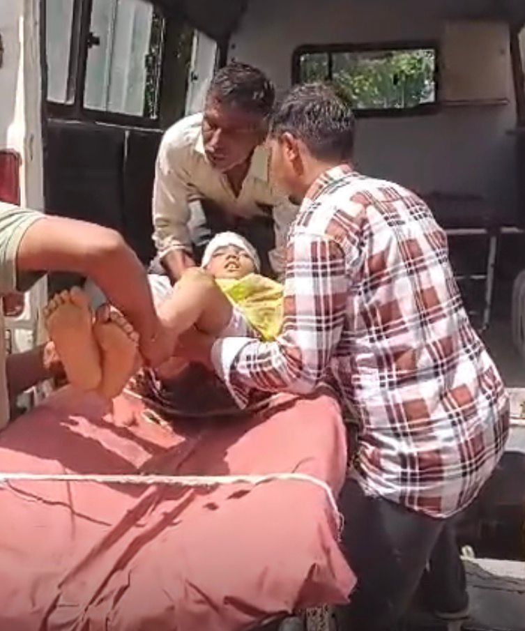 Minor girl diet after dogs Attacked in shahjahanpur