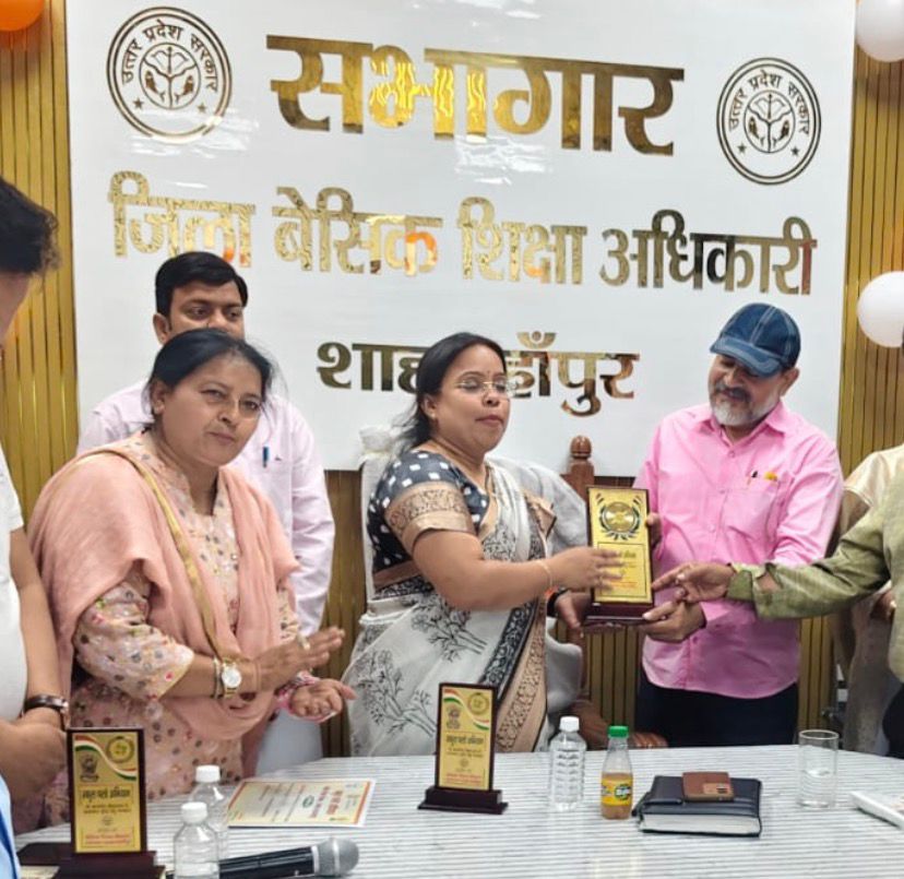 Teachers Honoured for Outstanding Work in School Chalo Abhiyan