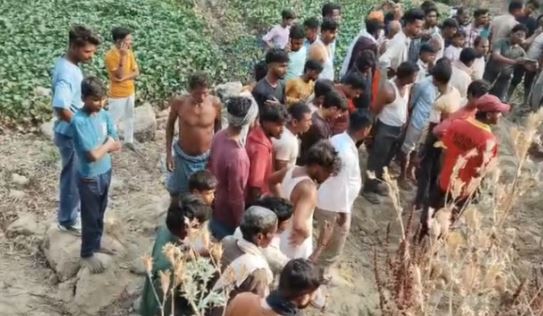 बड़ा हादसा: मिट्टी खोदाई के दौरान टीला ढहा, मां-बेटी समेत तीन की मौत और दो घायल, हादसे से हाहाकार