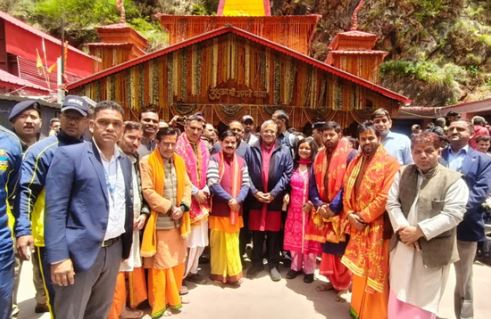 उत्तरकाशी- मुख्य चुनाव आयुक्त ज्ञानेश कुमार ने किए यमुनोत्री मंदिर के दर्शन, की पूजा-अर्चना