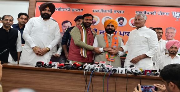 सीएम मान के भाई ने की बगावत, थामा BJP का दामन, AAP के ये नेता भी हुए शामिल