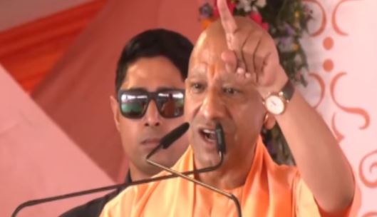 देवबंद में मंच से गरजे CM योगी, कहा-बंगाल की जीत ने दिखाया आईना