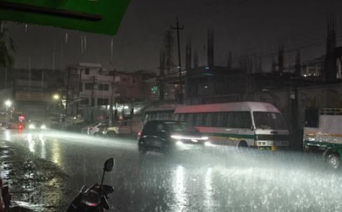 दिल्ली-NCR में कई जगह बारिश: 5 डिग्री तक कम दर्ज हुआ पारा, पश्चिमी विक्षोभ सक्रिय, कई इलाकों में तेज वर्षा