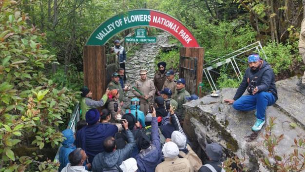 फूलों की घाटी- इंतजार खत्म, पर्यटकों के लिए खुली विश्व धरोहर फूलों की घाटी, रंग-बिरंगे फूल बिखेर रहे रंगत