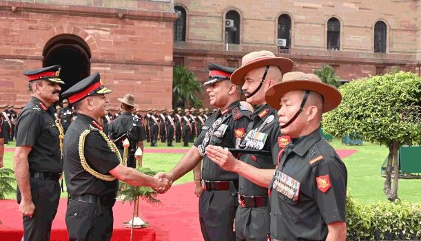 सेना में सेवा करना सौभाग्य’: रिटायरमेंट पर और क्या बोले उपेंद्र द्विवेदी? ले. जनरल धीरज सेठ ने संभाला पदभार