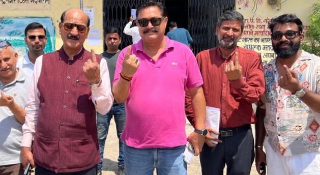 नरेंद्रनगर नगर पालिका चुनाव:- 56.62% हुआ मतदान, पोलिंग बूथ पर पहुंचे कैबिनेट मंत्री का UKD ने किया विरोध