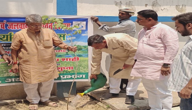 अयोध्या- पर्यावरण दिवस पर 85 शक्ति केंद्रों पर भाजपाईयों ने लगाए गए पौधे