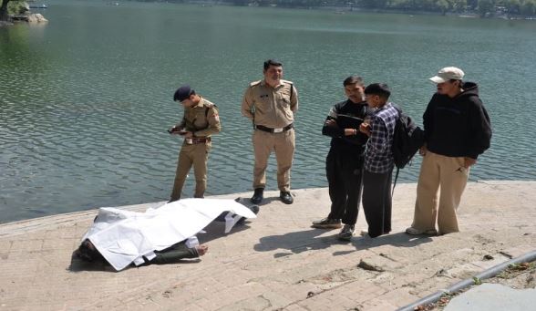 नैनीताल: देर शाम फोन पर कही ये बात…सुबह झील में उतराता मिला मनीष का शव, पुलिस कर रही छानबीन, जानें..