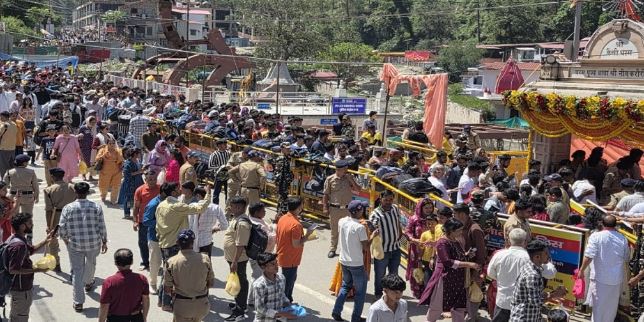 कैंची धाम- श्रद्धा की हाजिरी लगाने उमड़ा आस्था का सैलाब,80 हजार पार…तपती धूप के बीच बाबा के जयकारों से गूंजा मंदिर