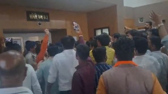 मीनाक्षी नटराजन के नामांकन पर BJP ने जताई आपत्ति,विधानसभा में आमने-सामने आए दोनों दल