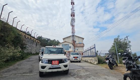 टिहरी: नौकरी से निकाले जाने पर आक्रोशित हुआ कर्मचारी, BSNL टावर पर चढ़ा, मची अफरा तफरी