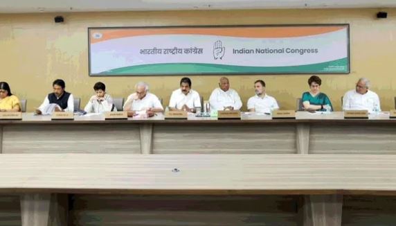 कांग्रेस: खरगे की अध्यक्षता में कांग्रेस सचिवों और राज्य अध्यक्षों की आपात बैठक, राजनीतिक रणनीति पर चर्चा