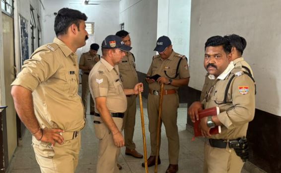 रुड़की- पीआरडी जवान को विजिलेंस की टीम ने रंगेहाथ रिश्वत लेते किया गिरफ्तार, तहसीलदार की कोर्ट में पेशी