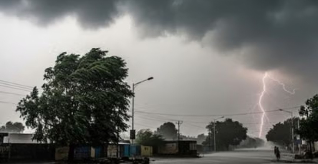मानसून की एंट्री से बदला मौसम, 19 राज्यों में आंधी-बारिश का अलर्ट, कई जगह ओलावृष्टि की चेतावनी