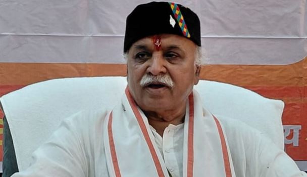 प्रवीण तोगड़िया-: अब हिंदुओं को दो नहीं, 3 बच्चों की आवश्यकता, घर में हनुमान चालीसा का करें पाठ